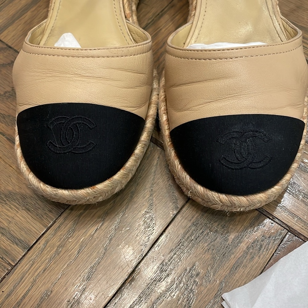 CHANEL Espadrilles Sandals Black Beige Wedge CC Captoe - Picture 4 of 9
